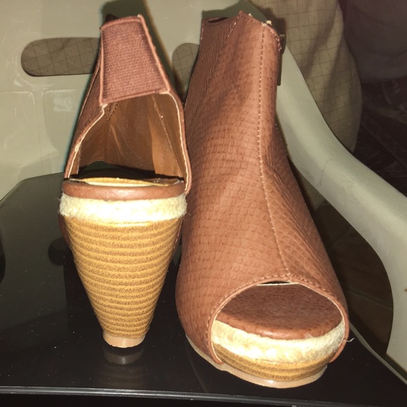 Cool Open Toe Booties - Picture 2 of 12